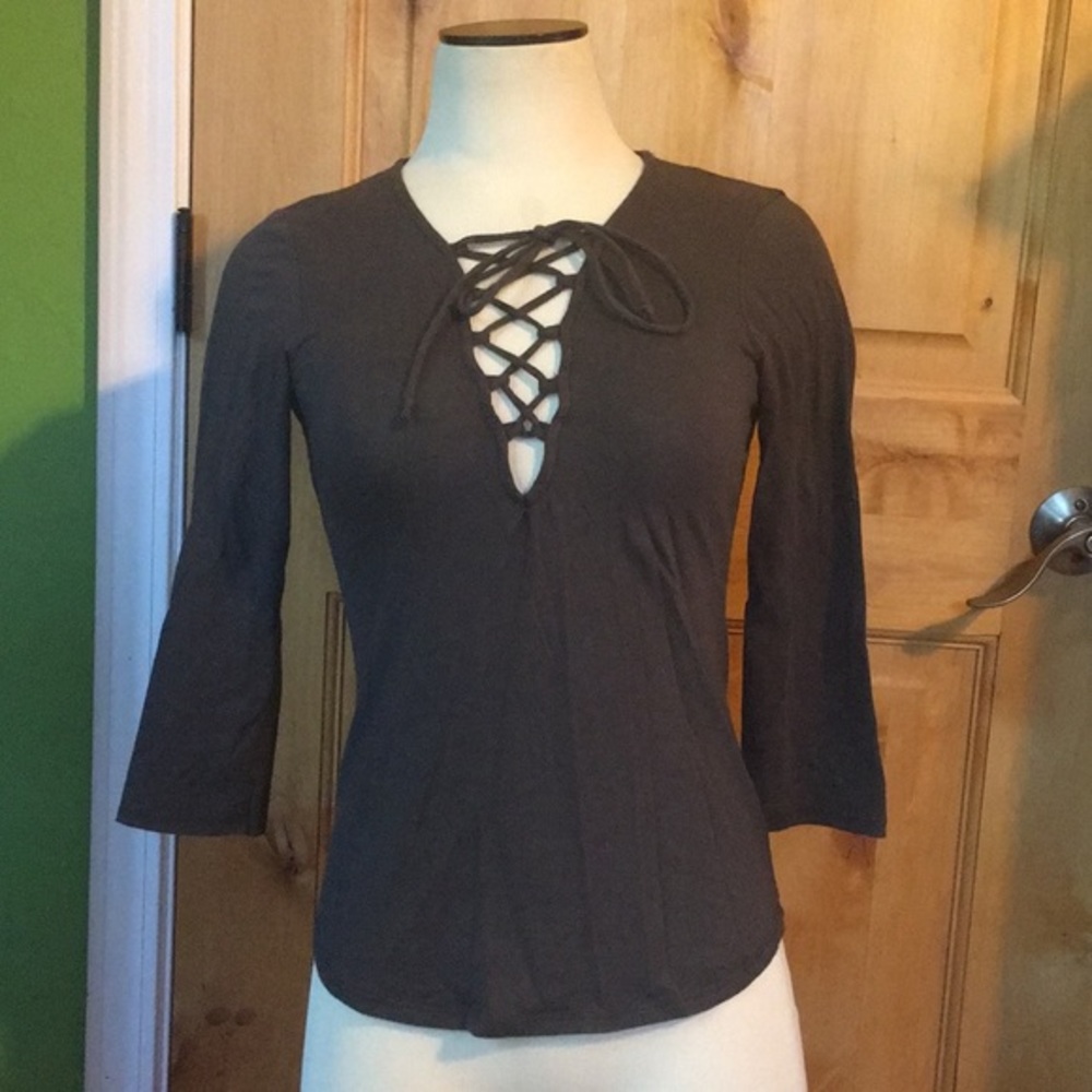 UO PROJECT SOCIAL T Gray Tie-Frt 3/4-Slv Top EUC M